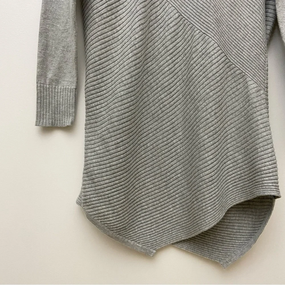 Gray Knit Asymmetrical Tunic Sweater - Picture 4 of 8